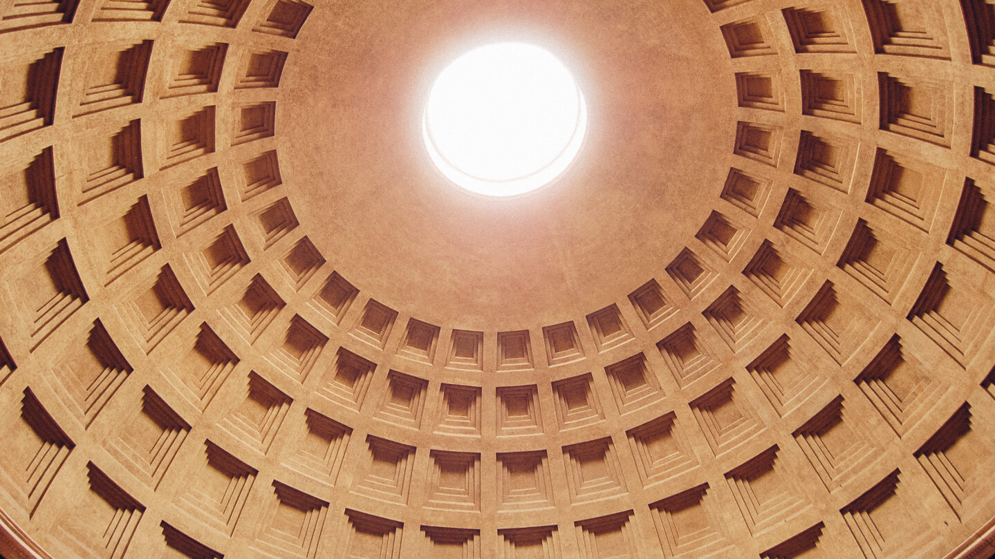 Pantheon: Taube am Rauchloch